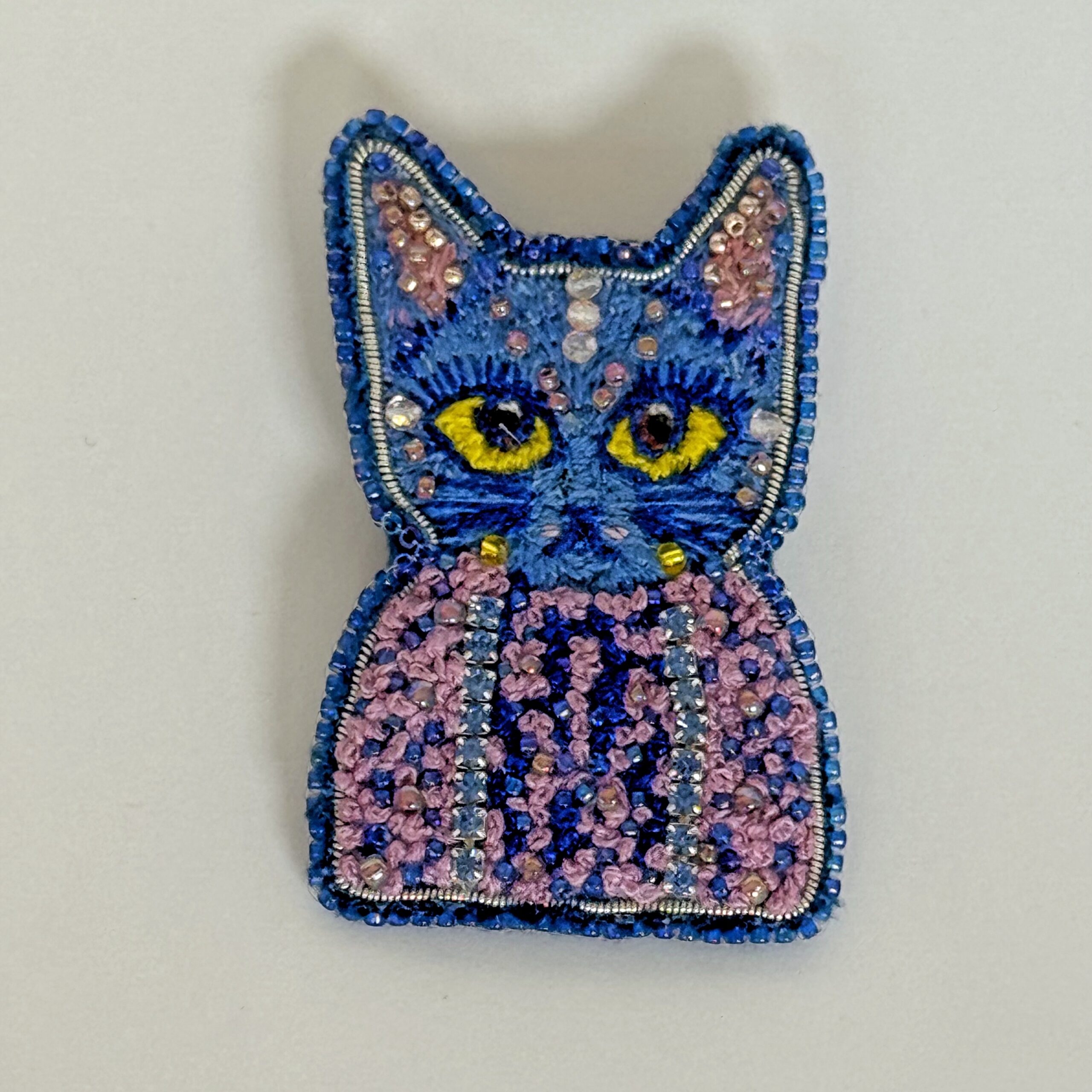 Brooch cat, Handmade Blue Cat Brooch, Beaded Cat Brooch, Hand Embroidered Animal Jewelry, Gift for Cat Lovers, Embroidered Brooch cat, Whimsical Cat Brooch — view 2
