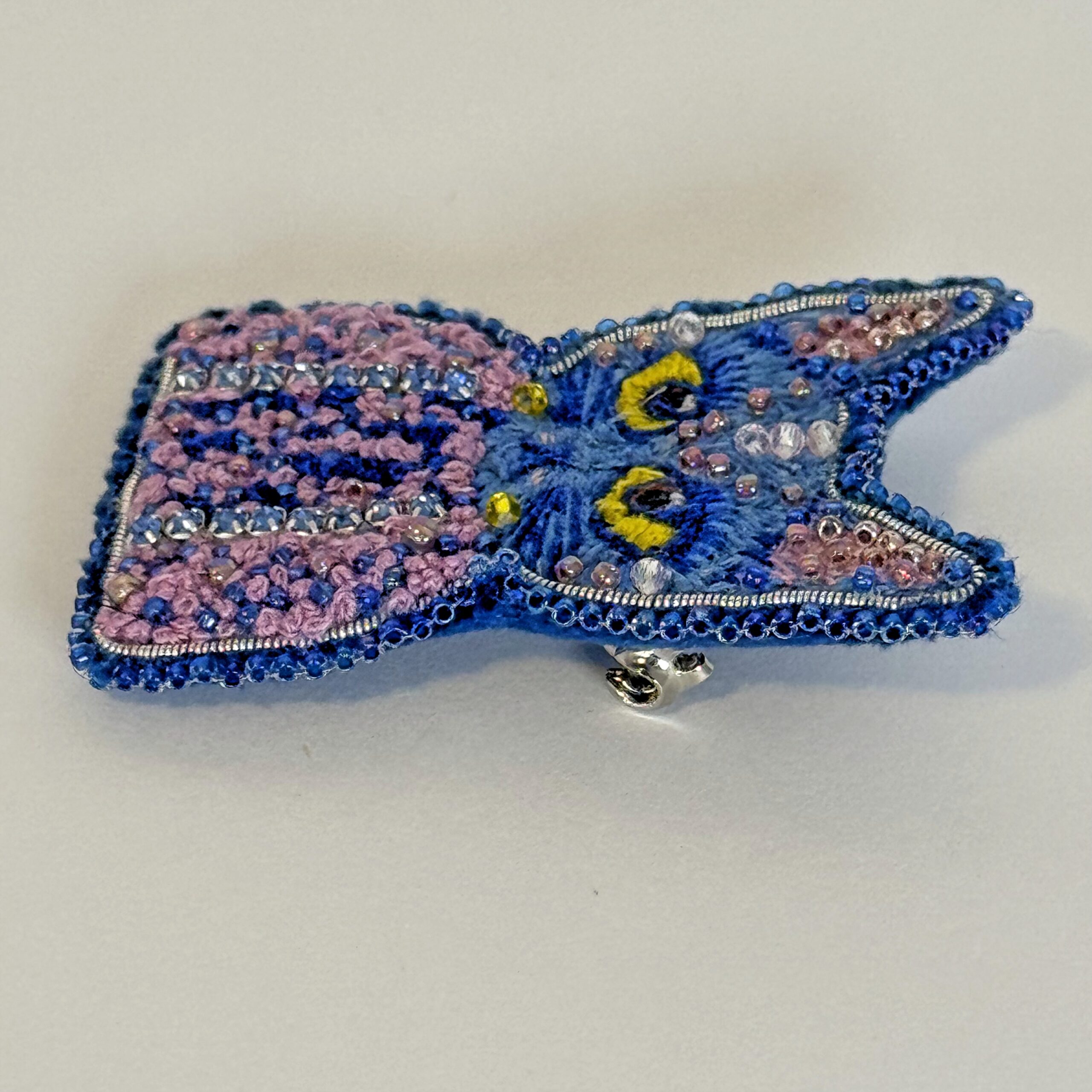 Brooch cat, Handmade Blue Cat Brooch, Beaded Cat Brooch, Hand Embroidered Animal Jewelry, Gift for Cat Lovers, Embroidered Brooch cat, Whimsical Cat Brooch — view 3