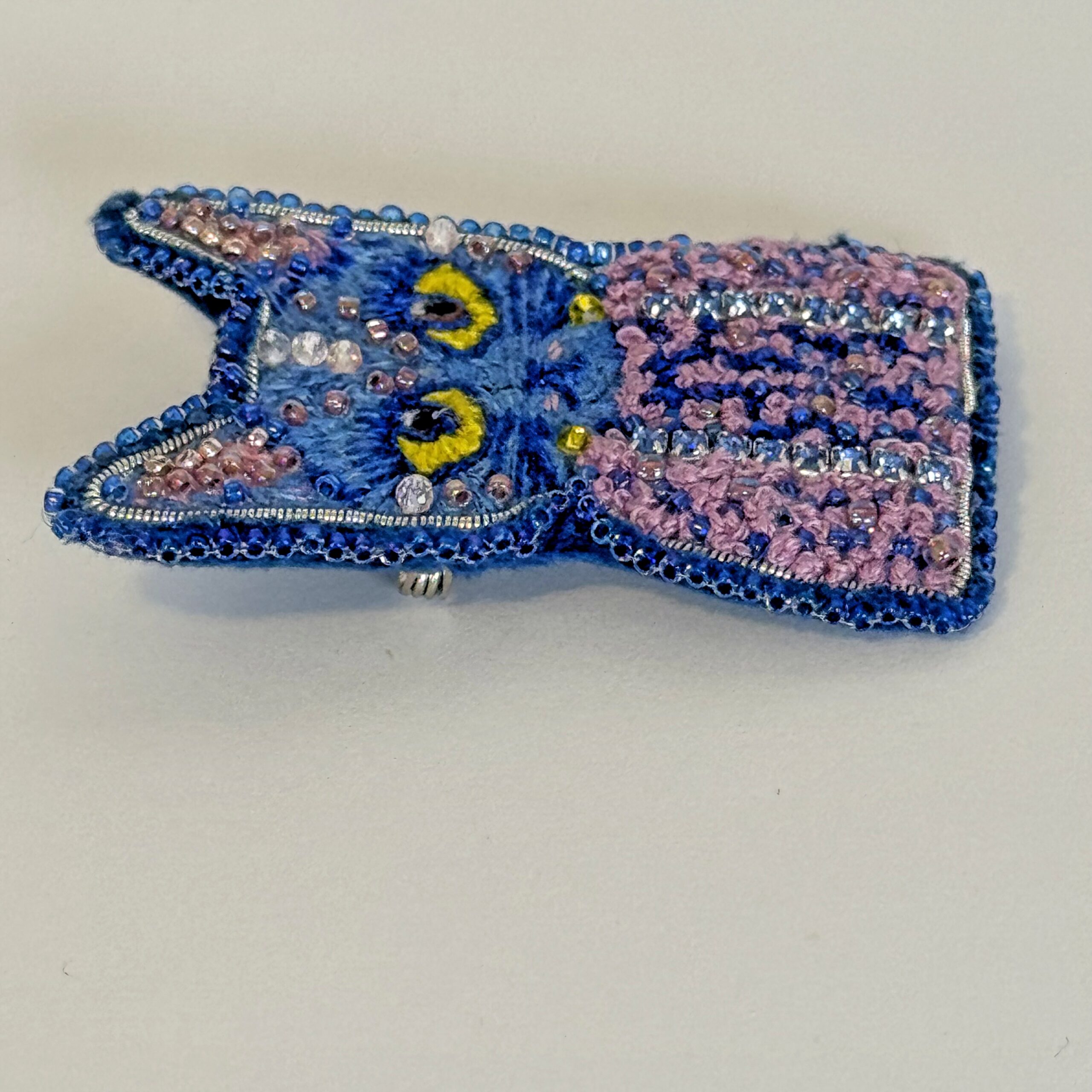 Brooch cat, Handmade Blue Cat Brooch, Beaded Cat Brooch, Hand Embroidered Animal Jewelry, Gift for Cat Lovers, Embroidered Brooch cat, Whimsical Cat Brooch — view 5