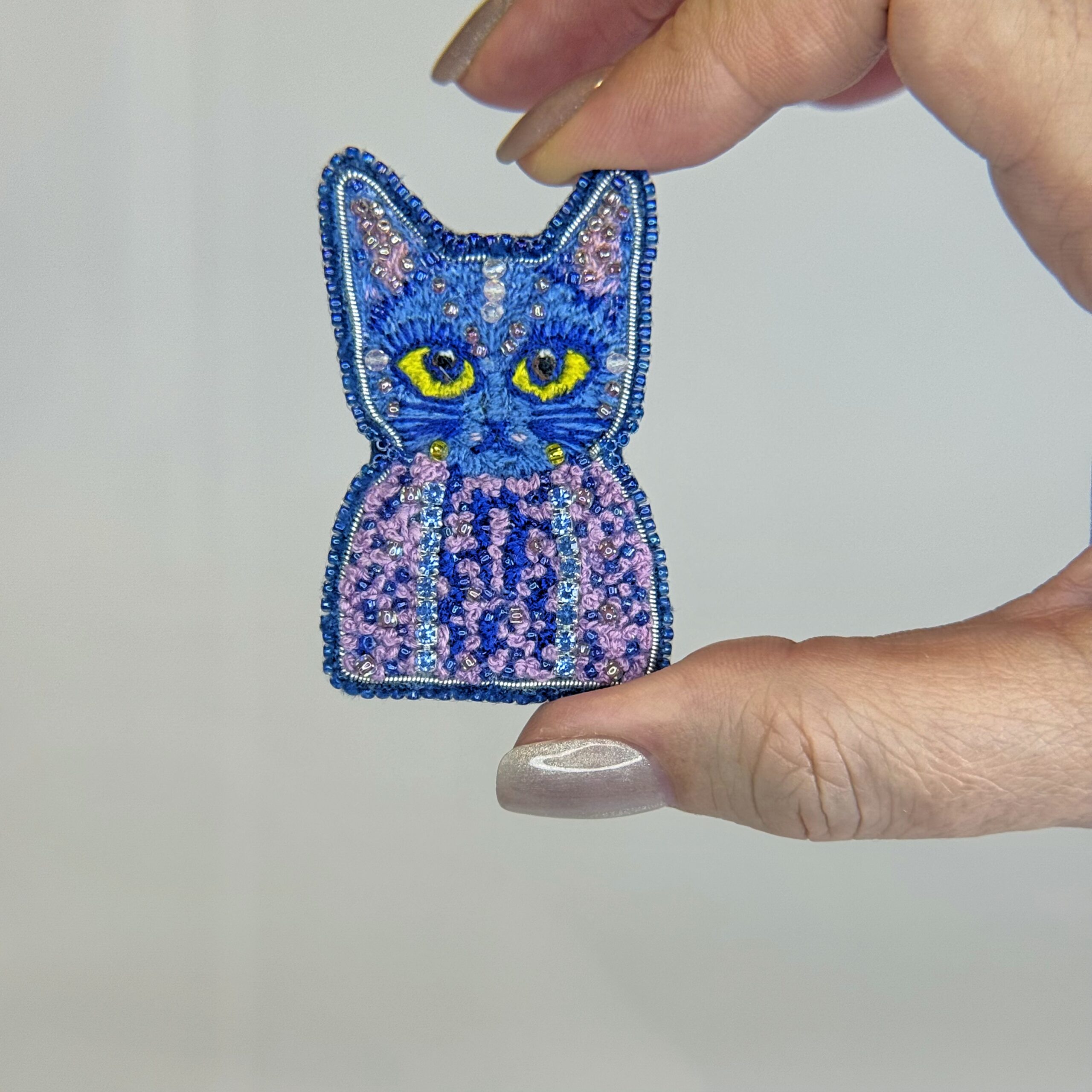 Brooch cat, Handmade Blue Cat Brooch, Beaded Cat Brooch, Hand Embroidered Animal Jewelry, Gift for Cat Lovers, Embroidered Brooch cat, Whimsical Cat Brooch — view 7