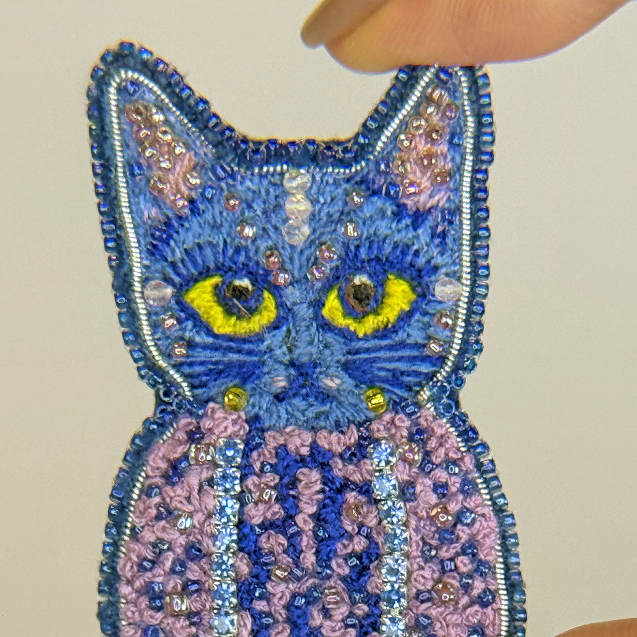 Brooch cat, Handmade Blue Cat Brooch, Beaded Cat Brooch, Hand Embroidered Animal Jewelry, Gift for Cat Lovers, Embroidered Brooch cat, Whimsical Cat Brooch — view 8