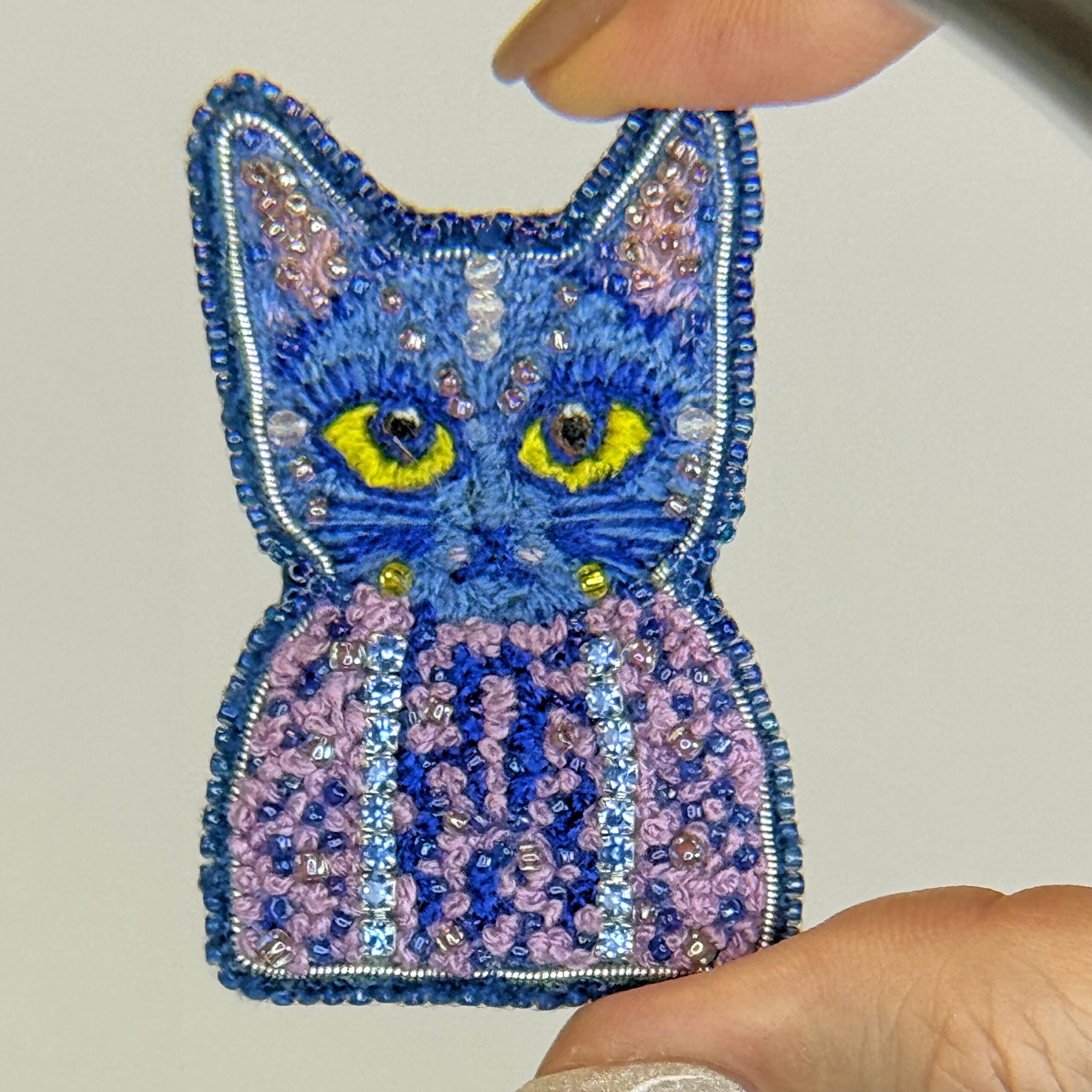Brooch cat, Handmade Blue Cat Brooch, Beaded Cat Brooch, Hand Embroidered Animal Jewelry, Gift for Cat Lovers, Embroidered Brooch cat, Whimsical Cat Brooch — view 9