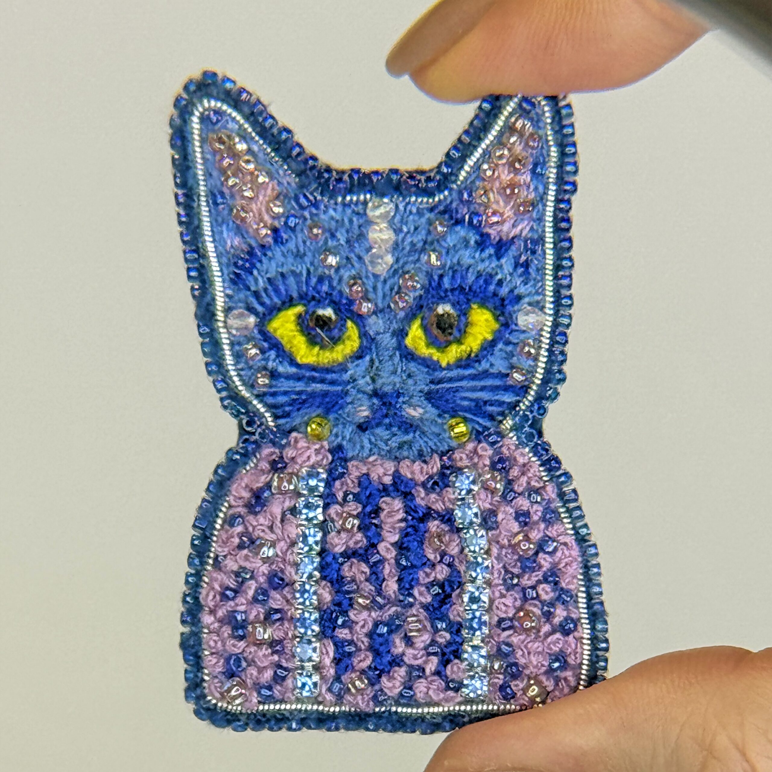 Brooch cat, Handmade Blue Cat Brooch, Beaded Cat Brooch, Hand Embroidered Animal Jewelry, Gift for Cat Lovers, Embroidered Brooch cat, Whimsical Cat Brooch — view 10